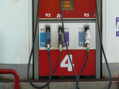 За месяц цена на бензин выросла почти во всех регионах страны