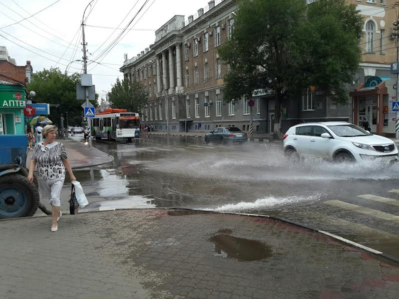 Перекресток улиц Чапаева и Киселева залило кипятком
