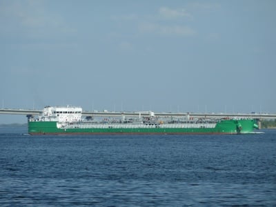 «Роснефть» возьмет в аренду танкер за пять миллионов долларов и назовет его «РН Саратов»