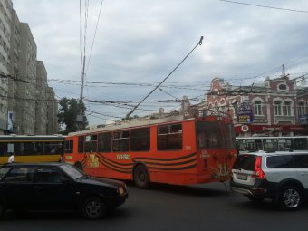 Поломка троллейбуса спровоцировала масштабную пробку в центре Саратова