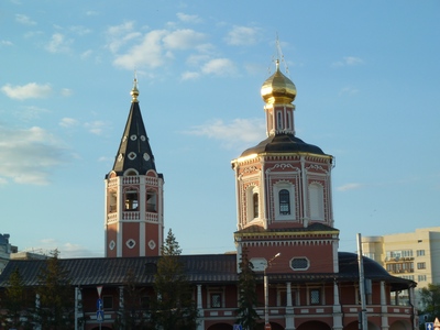 Рекламу картинг-центра перед Троицким собором признали оскорбляющей чувства верующих