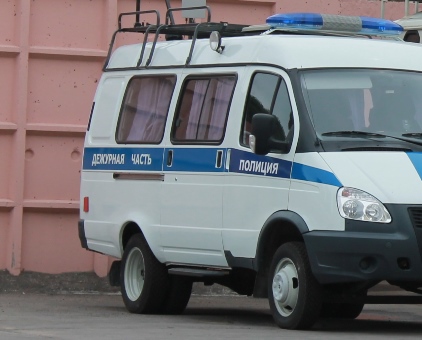 Бившийся головой о стекло полицейского автомобиля житель Энгельса проведет год в колонии