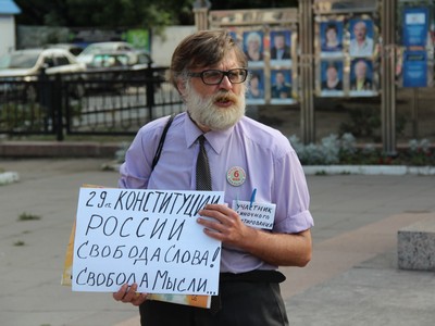 Во время протестной акции Андрей Калашников вызвал критику со стороны прохожего