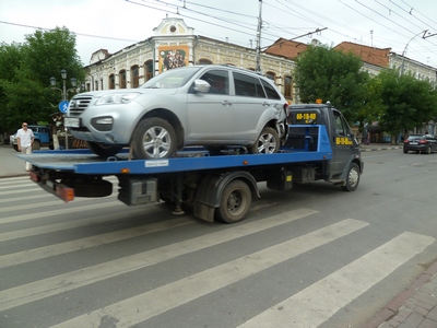 В Октябрьском районе у двух жителей незаконно эвакуировали машины