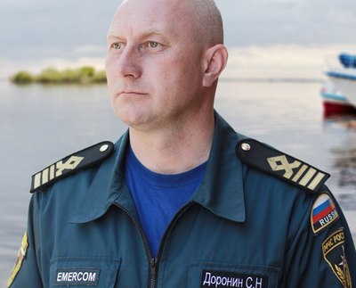 Спасатели вытащили из воды терпящих бедствие на Волге рыбаков