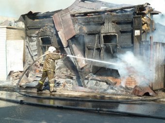 Саратовские пожарные тушили частные дома в Затоне