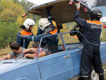 В Дубках экстренные службы отрабатывали ликвидацию последствий ДТП с пострадавшими и разливом аммиака
