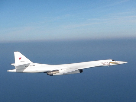 Энгельсские бомбардировщики Ту-160 засекли на границе с Великобританией