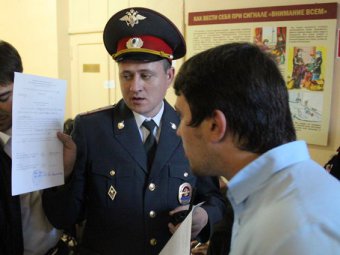Полиция и члены УИК №229 удалили с участка наблюдателя из ТИК Николая Бондаренко