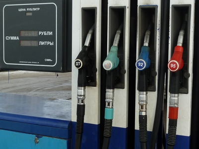 В Саратове бензин за месяц подорожал на 45 копеек за литр