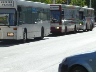 Тройное ДТП у завода Орджоникидзе спровоцировало пробку на проспекте 50 лет Октября