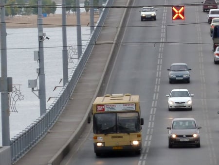 Из-за проблем «СГЭТ» чиновники сократили графики автобусных маршрутов Саратов-Энгельс