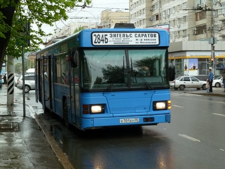 Количество рейсов автобусов Саратов-Энгельс сократилось на 500 в неделю