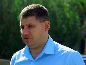 Конкурс по замене поля на стадионе «Локомотив» разыграли за два дня до критики со стороны главного тренера «Анжи» 