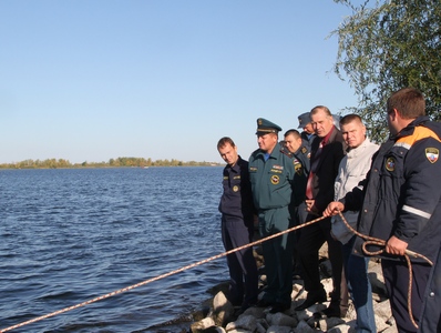 «Саратовский ледокол» планируется поднять со дна Волги в декабре