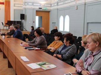 Александр Ландо предложил наградить директоров сельских домов культуры