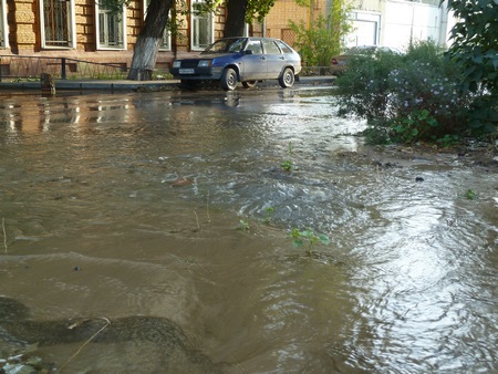 До вечера без воды остались жители домов в районе 3-й горбольницы