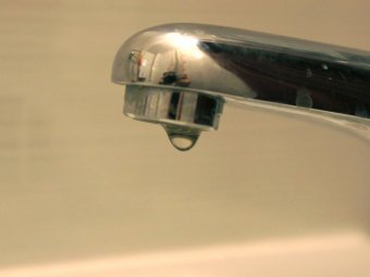 Коммунальщики лишили жителей центра города холодной воды «до окончания работ»