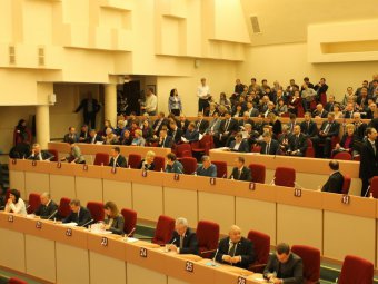 Сенаторы в облдуме. Замминистра РФ призвал не расширять социальные обязательства