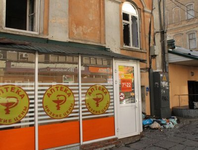 Поджог аптеки самарской фирмы в центре Саратова зафиксировала камера видеонаблюдения