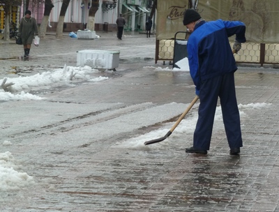 Валерий Радаев потребовал «расписать под персональную ответственность» уборку снега во дворах Саратова