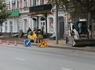 У подрядчика остался один день на окончание ремонта тротуара на Московской