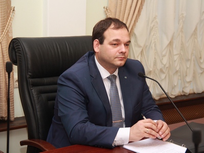 Депутат Дмитрий Кудинов опасается пустых трат при ремонте дорог в Саратове