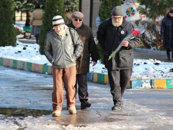 Теракты во Франции. Саратовские активисты в городском парке вспомнили о трагедии