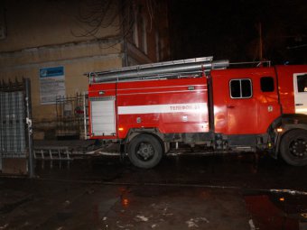 В тушении пожара в СГУ задействовали более сорока человек