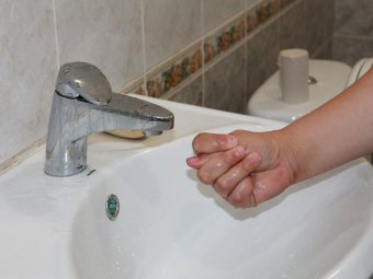 Жителям центра города до конца дня отключили холодную воду