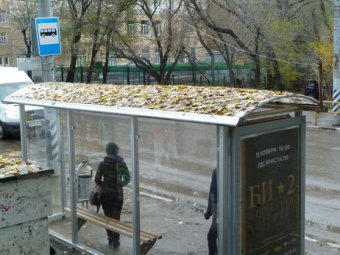 Администрация Саратова потратит миллион рублей на стекла для остановок
