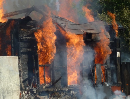 Пенсионерка сгорела в собственном доме из-за неосторожного обращения с огнем