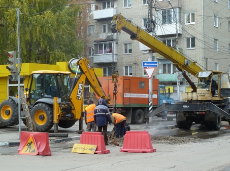 Из-за работ «Т Плюс» перекрывается движение на улице Рахова около школы №18