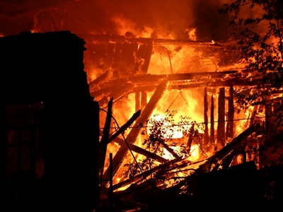 В результате крупного пожара в Вольске погиб нетрезвый курильщик