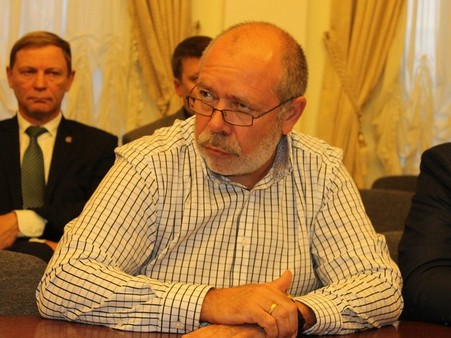 Депутат Виктор Марков возмущен появлением ограничивающих скорость дорожных знаков