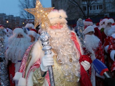 На время очередного парада Дедов Морозов в Энгельсе перекроют несколько центральных улиц