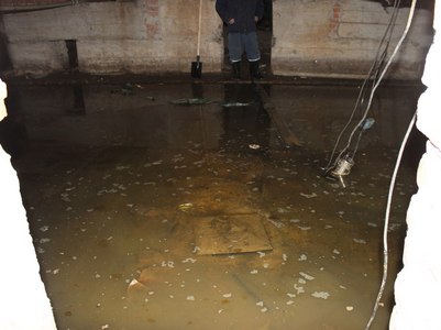 ОНФ уже полгода борется с затопленным подвалом в саратовской многоэтажке