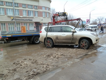В Энгельсе попросили депутата Госдумы Омельченко разобраться с эвакуаторщиками