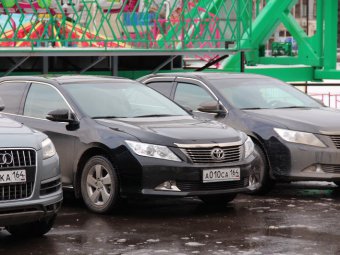 Губернаторский кортеж устроил паркинг на главной площади Саратовской области