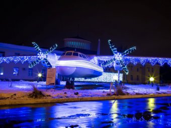 Валерий Сараев присудил «Саратовским авиалиниям» победу в конкурсе на самое лучшее новогоднее украшение