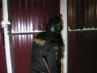 В Энгельсе наркополиция изъяла у лиц цыганской наружности героин, арсенал оружия и престижные иномарки