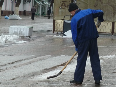 Валерий Сараев попросил всех саратовцев взять в руки лопаты