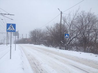 МЧС, ГИБДД и чиновники просят жителей отказаться от поездок на личном транспорте из-за снегопада