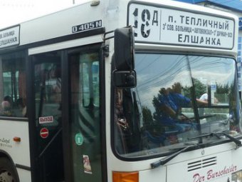 Не державшаяся за поручень пожилая пассажирка попала в травмпункт после резкого старта автобуса