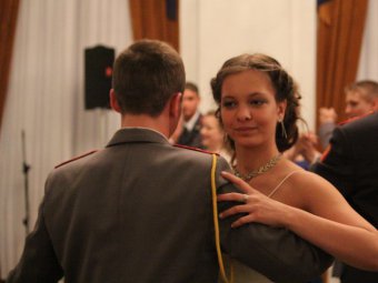 Кадеты и гимназистки станцевали полонез на Рождественском балу