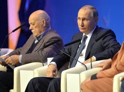 Владимир Путин признался, что до сих пор хранит партбилет КПСС