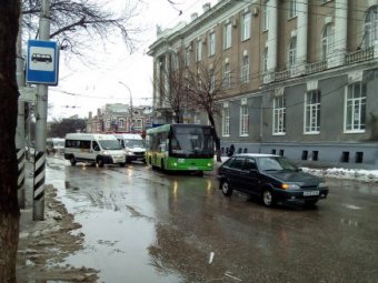 Из-за ДТП у Главпочтамта заблокировано движение по Чапаева