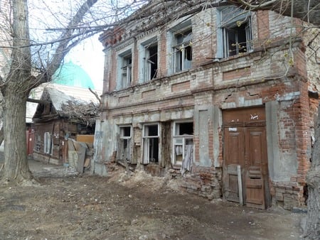В историческом центре Саратова расселят еще три аварийных дома