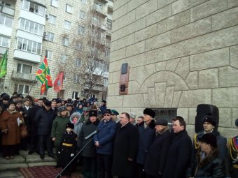 Александр Ландо на открытии почетной доски на набережной: Из этого дома «Громов шагнул в вечность»