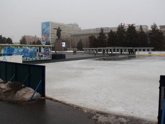 Рабочие приступили к демонтажу катка на Театральной площади